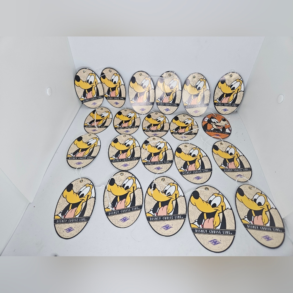 21 DCL Disney Cruise Line paper LUGGAGE TAG - NEW 20 Pluto 1 Goofy Never Used. 